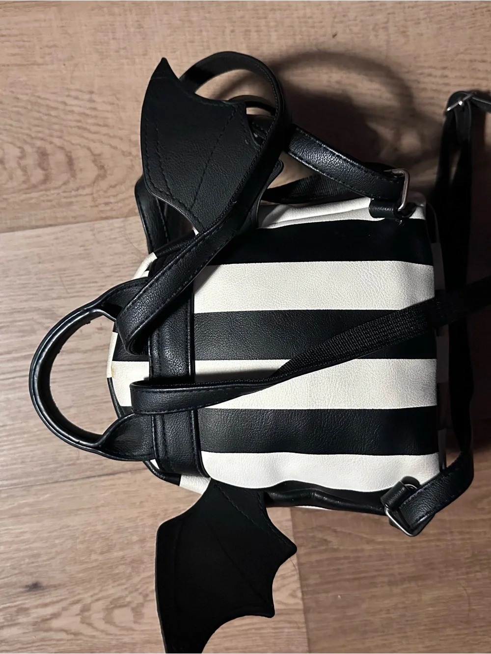 Hot Topic compact striped